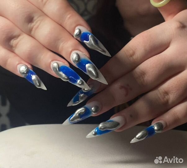 Модель на наращивание ногтей