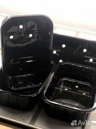 Контейнер с отверстиями для рассады