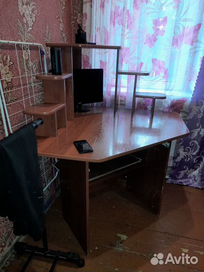 Компьютерный стол