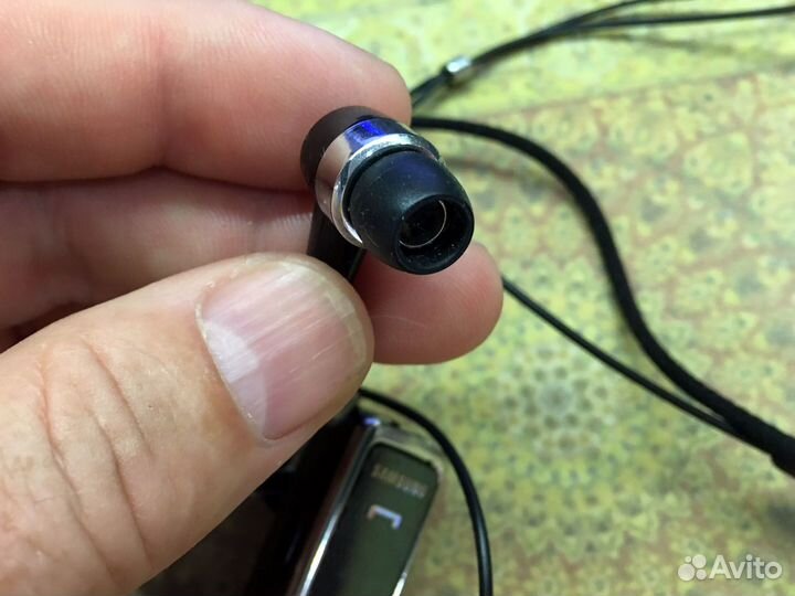 Наушники и Bluetooth-гарнитура Samsung WEP870