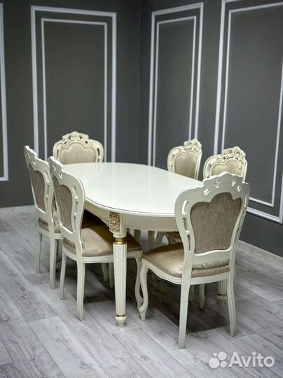 Стол обеденный. В наличии