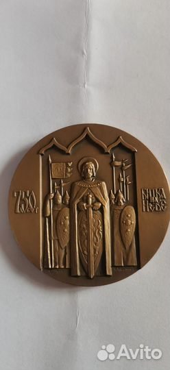 Настольная медаль