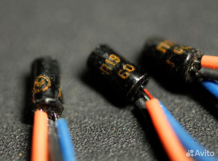 Транзисторы и другие радиодетали СССР