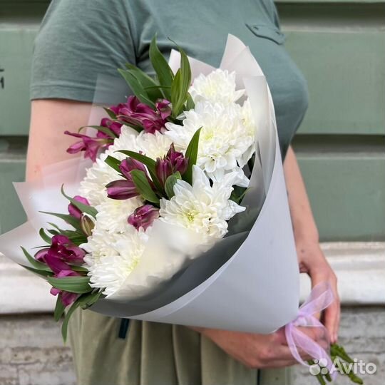 Букет к 1 сентября из альстромерий и хризантем