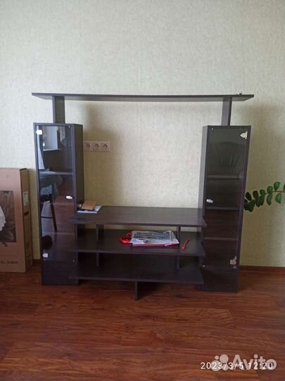 Стеклянная тумба под тв