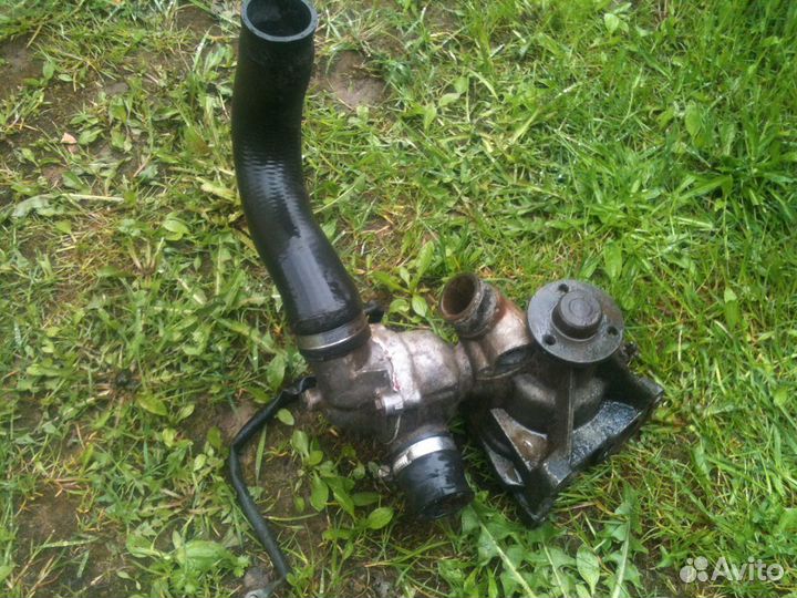 Мерседес 124 Помпа в сборе