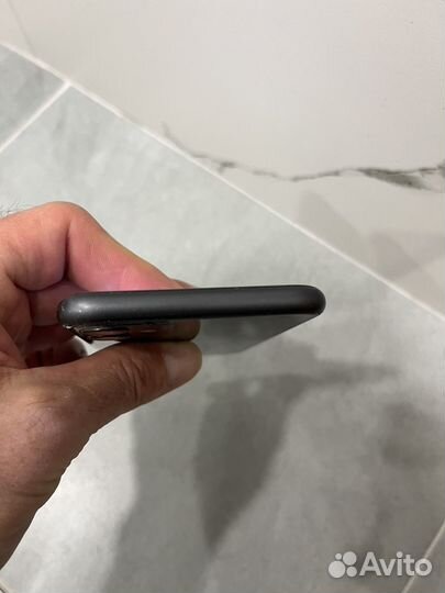 Телефон iPhone 11 64 гб