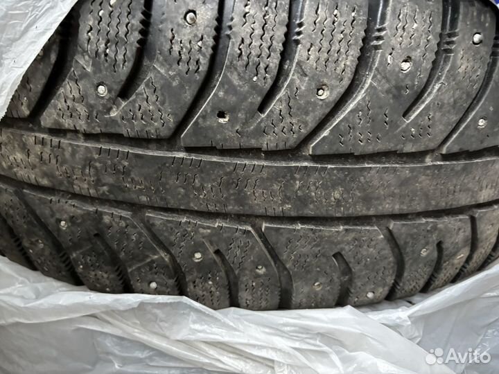 Bridgestone Ice Cruiser 7000 225/65 R17 106T