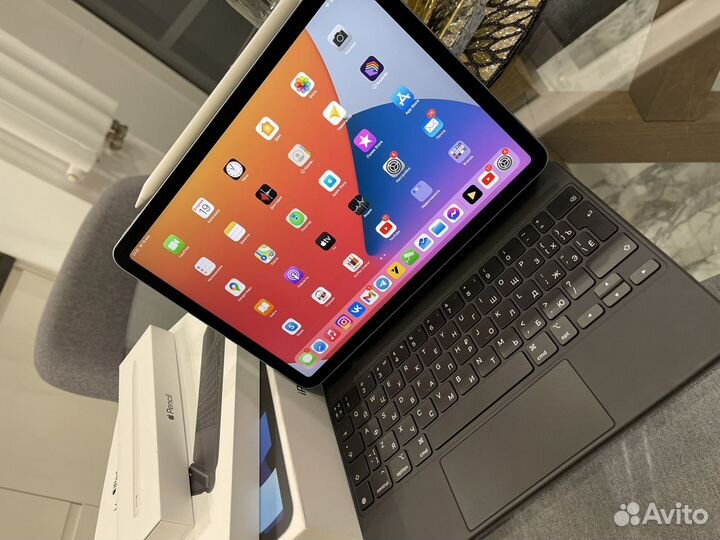 iPad Air голубой 256 гб + keyboard + apple pancil