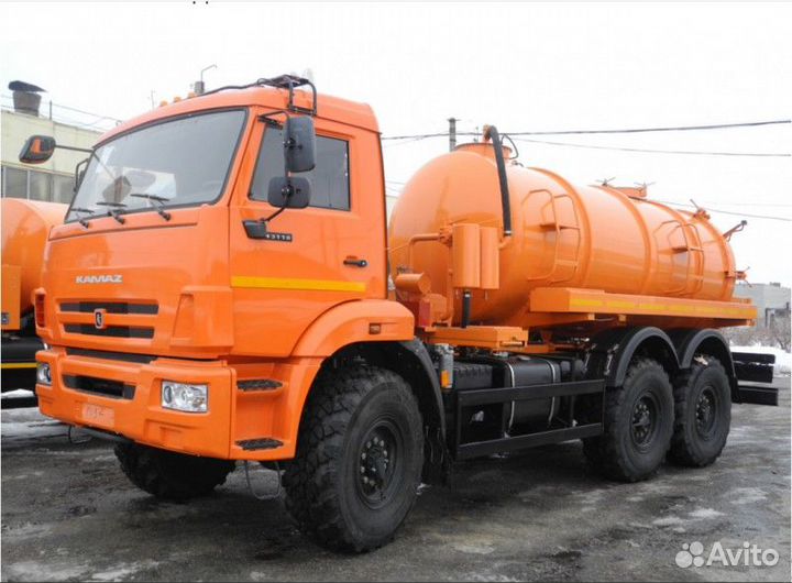 Водитель автомобиля камаз