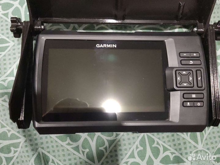 Эхолот Garmin striker vivid 7sv