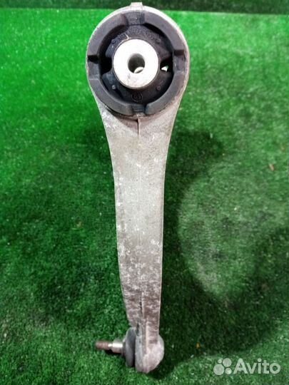 Рычаг подвески верхний передний правый