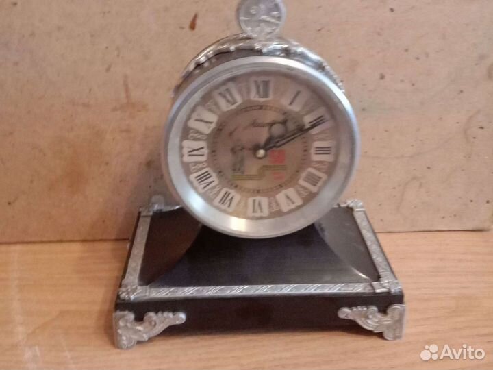 Настольные часы