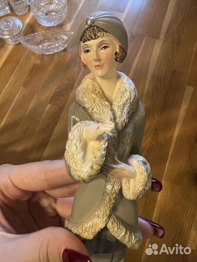 Статуэтка женщина