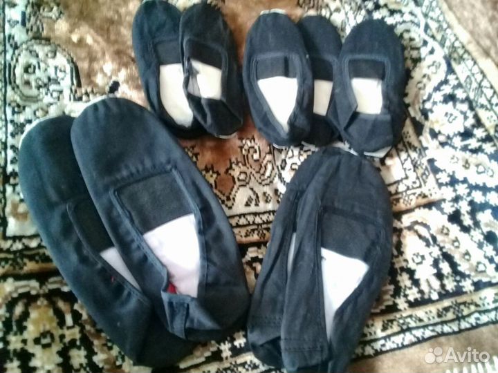 Чешки новые (чёрные, белые)