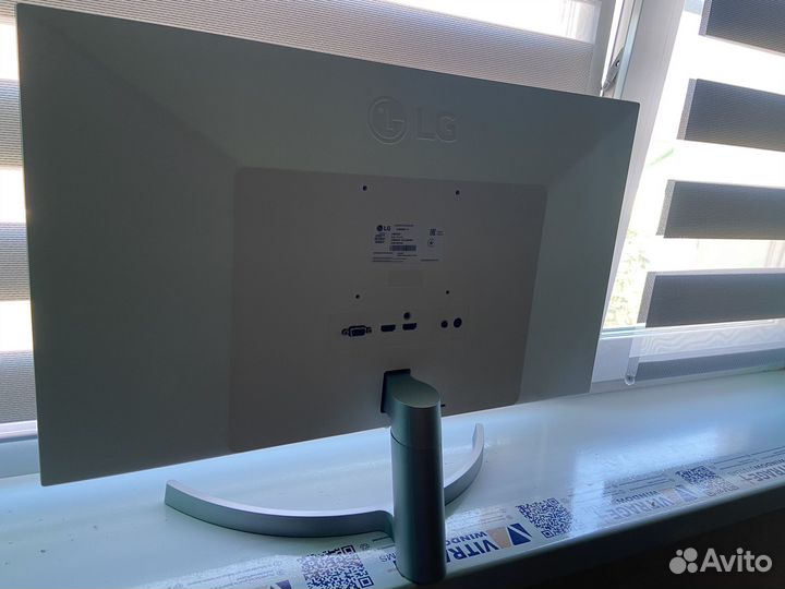 Монитор LG 27