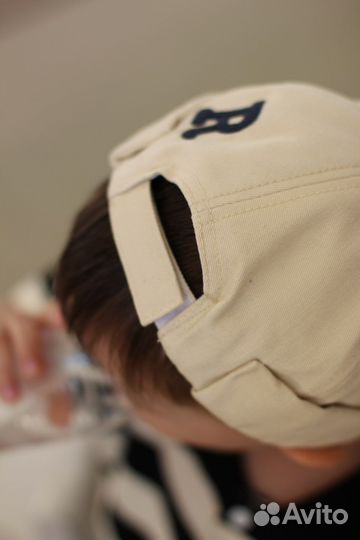 Шорты, футболка, кепка без козырька (панама)