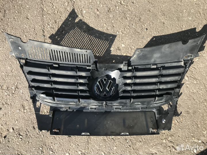 Решетка радиатора Volkswagen Passat B6