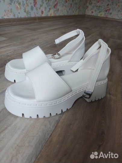 Босоножки женские 38 размер новые