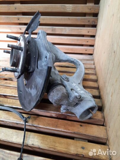 Кулак передний левый Opel Astra J GTC 2012