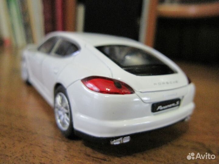 Коллекционная модель машины 