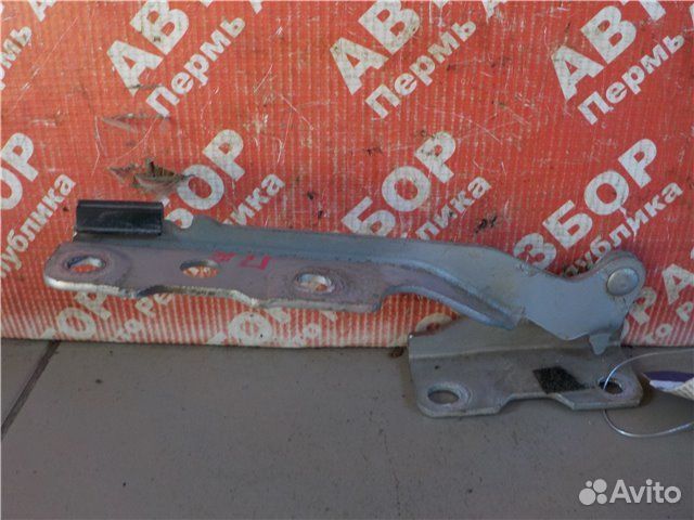 Петля капота правая Mitsubishi Lancer S82 4G18