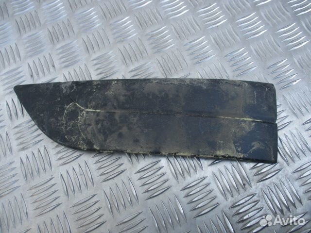 Накладка фары правая Iveco 5801847137