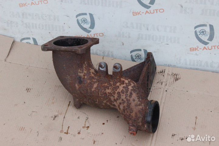 Колено глушителя правая сторона Mitsubishi Fuso