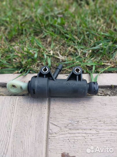 Главный цилиндр сцепления BMW 3 e46