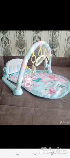 Развивающийся коврик с пианино