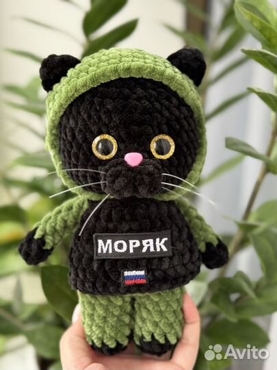 Вязаный военный талисман