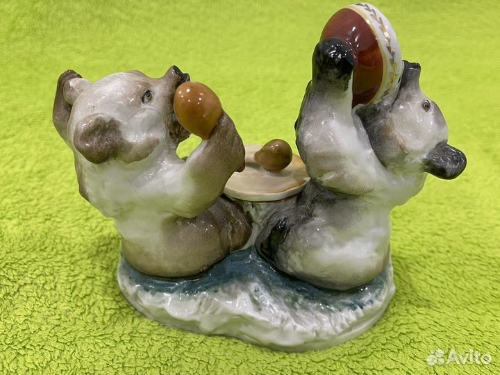 Фарфоровые статуэтки медвежата