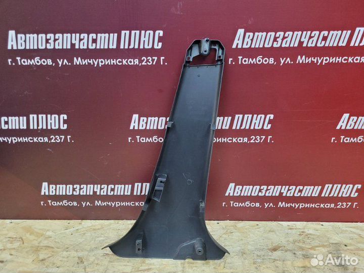 Обшивка средней стойки левая Renault Logan