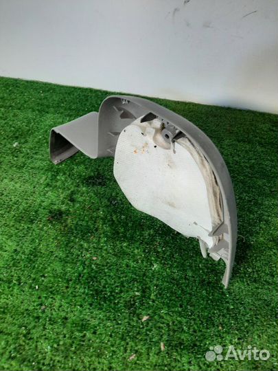 Обшивка багажника правая Subaru Forester 2007