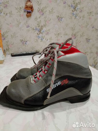 Лыжные ботинки