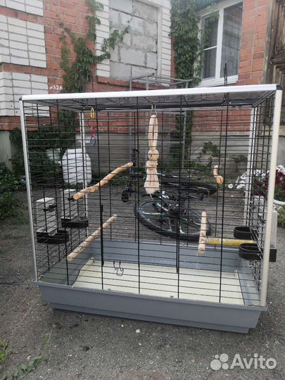 Продам клетку для попугаев 9000