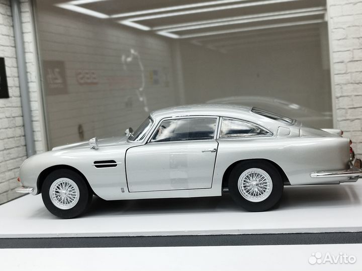 Aston Martin DB5 RHD 1964