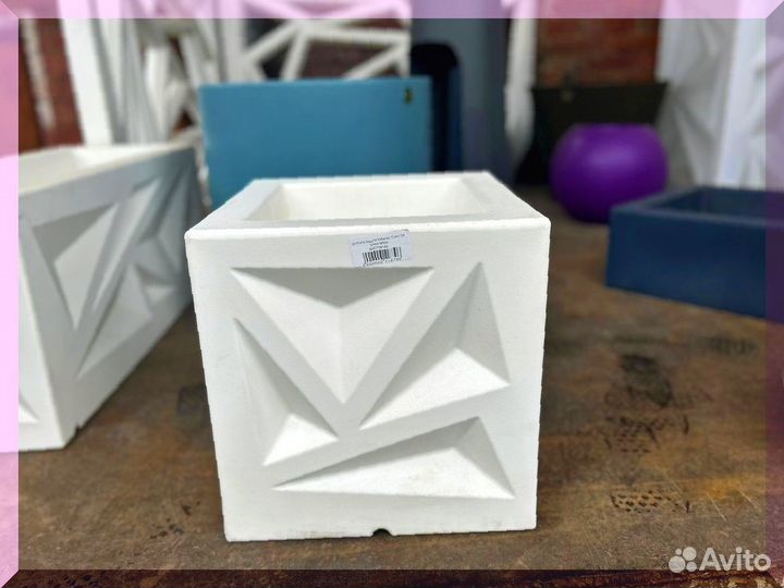 Белое кашпо для улицы