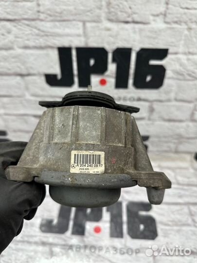 Подушка двигателя левая Mercedes-Benz E-Class W212