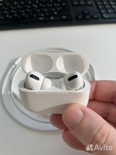 Наушники Apple AirPods Pro