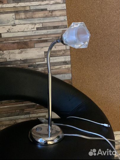 Настольный светильник