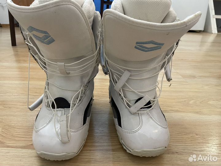 Ботинки,доска сноубордическая с креплениями