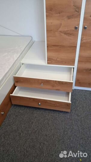 Кровать двухярусная