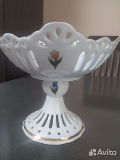 Ваза для фруктов на ножке фарфор