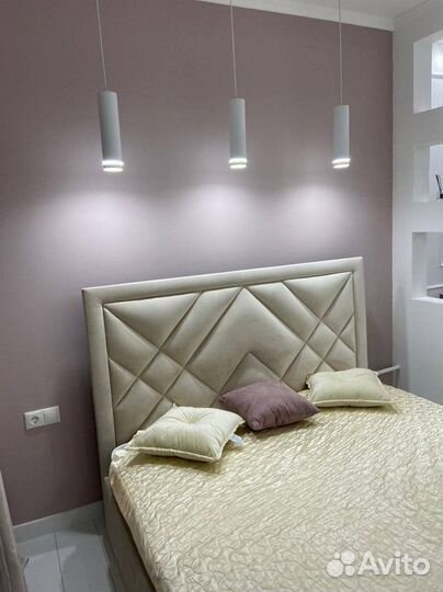 Кровать двухспальная с мягким изголовьем