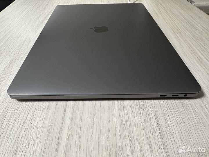 MacBook pro 16