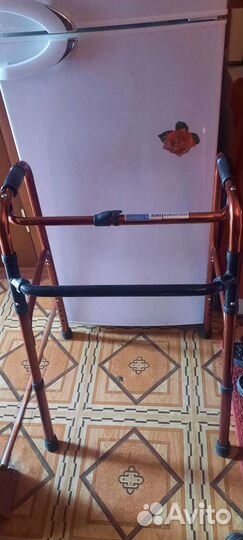 Ходунки для инвалидов передвижные