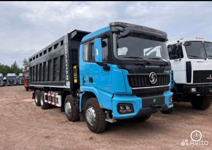 Водитель самосвала камаз