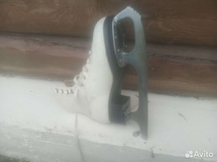 Коньки фигурные