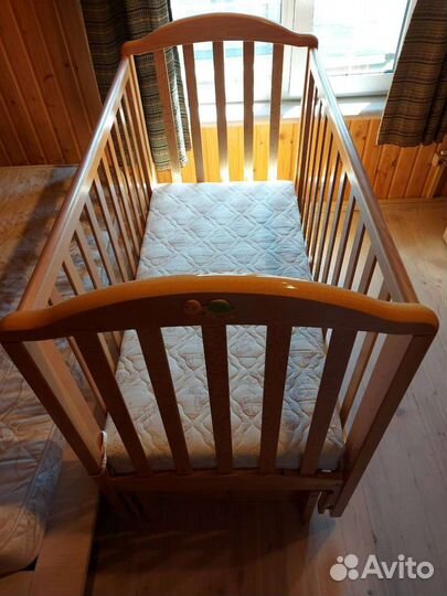 Детская кроватка с маятником и ящиком Лель